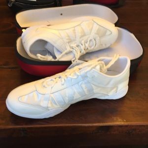BRAND NEW SIZE 12 NFINITY EVOLUTION SHOES